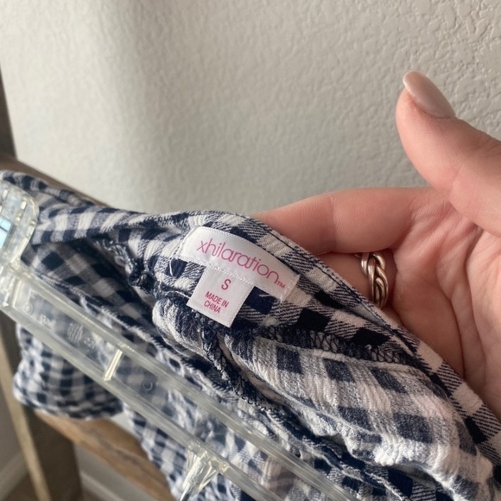 Plaid fabric shorts - xhiliration size small - Picture 4 of 5